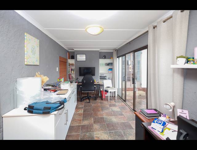 4 BEDROOM FREEHOLD FOR SALE IN GONUBIE